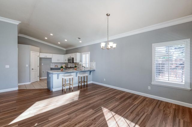 8450 N Saffron Court, Fresno, CA 93720