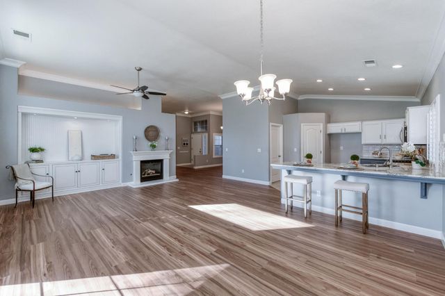 8450 N Saffron Court, Fresno, CA 93720