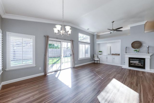 8450 N Saffron Court, Fresno, CA 93720