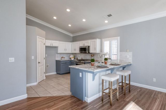 8450 N Saffron Court, Fresno, CA 93720