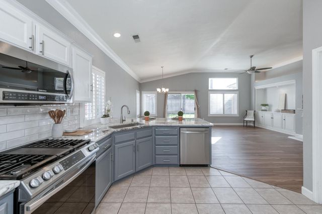 8450 N Saffron Court, Fresno, CA 93720