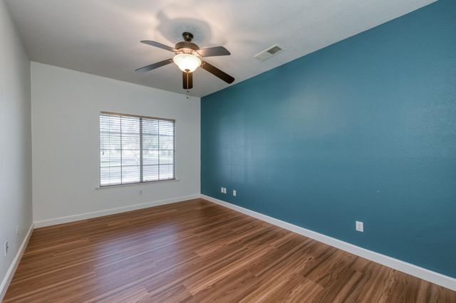 8450 N Saffron Court, Fresno, CA 93720