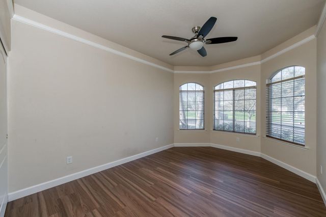 8450 N Saffron Court, Fresno, CA 93720