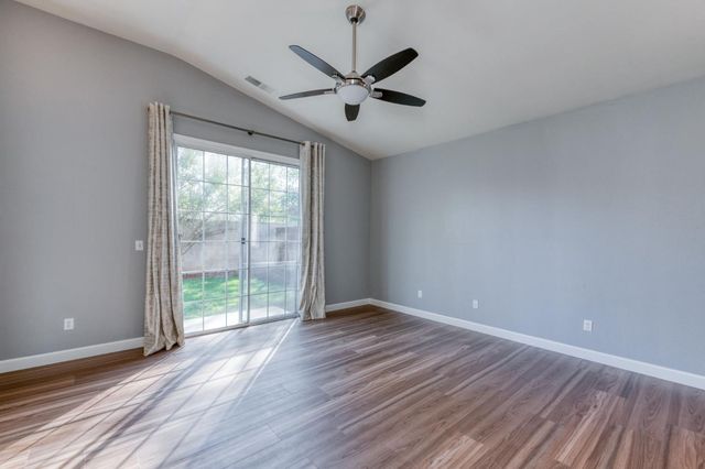 8450 N Saffron Court, Fresno, CA 93720