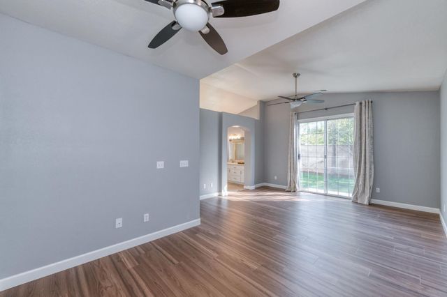 8450 N Saffron Court, Fresno, CA 93720