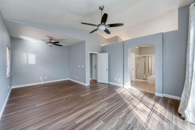 8450 N Saffron Court, Fresno, CA 93720