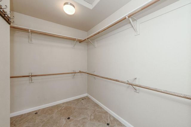 8450 N Saffron Court, Fresno, CA 93720