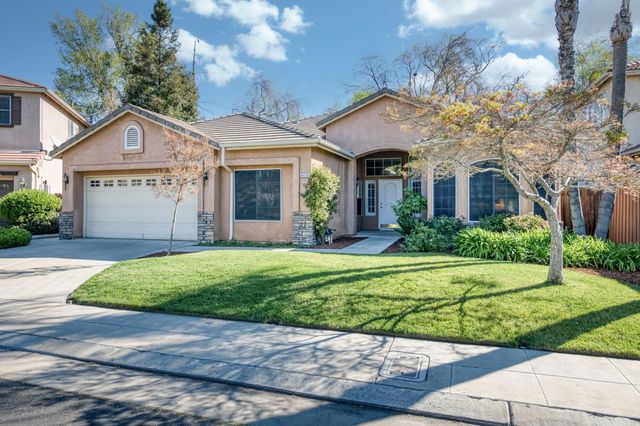 8450 N Saffron Court, Fresno, CA 93720