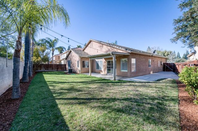 8450 N Saffron Court, Fresno, CA 93720