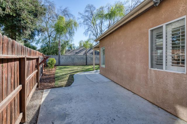 8450 N Saffron Court, Fresno, CA 93720