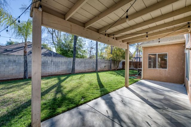8450 N Saffron Court, Fresno, CA 93720