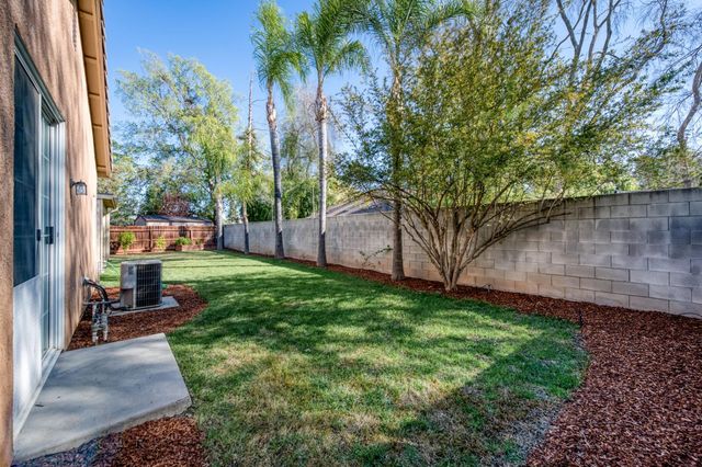 8450 N Saffron Court, Fresno, CA 93720