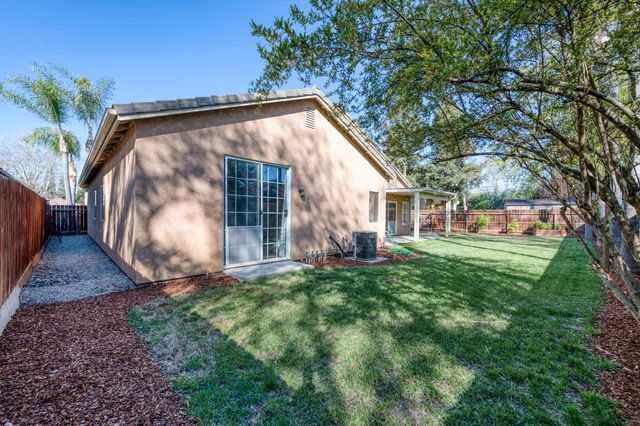 8450 N Saffron Court, Fresno, CA 93720