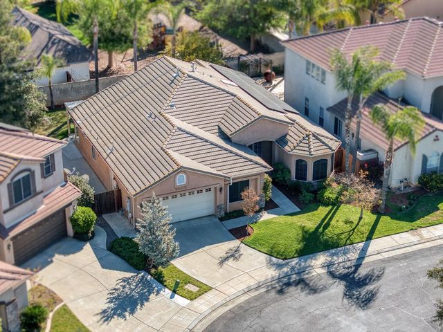 8450 N Saffron Court, Fresno, CA 93720