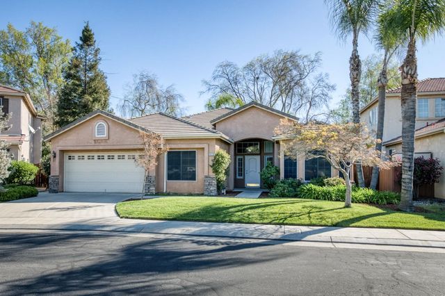 8450 N Saffron Court, Fresno, CA 93720