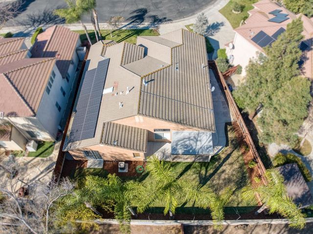 8450 N Saffron Court, Fresno, CA 93720