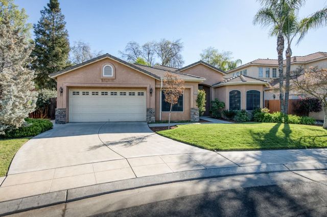 8450 N Saffron Court, Fresno, CA 93720