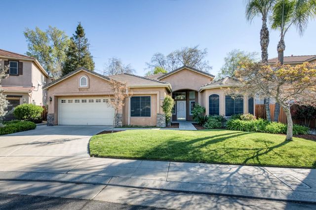 8450 N Saffron Court, Fresno, CA 93720