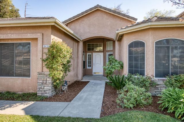 8450 N Saffron Court, Fresno, CA 93720