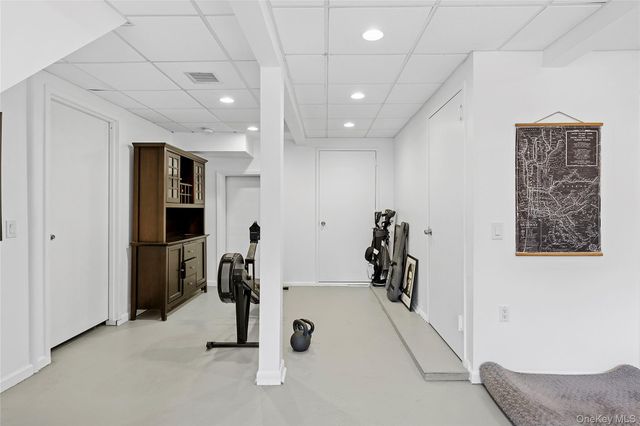 3 Breezy Point Road, Wading River, NY 11792