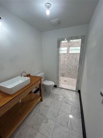 1027 NW 11TH AVENUE, Gainesville, FL 32601