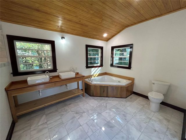 1027 NW 11TH AVENUE, Gainesville, FL 32601