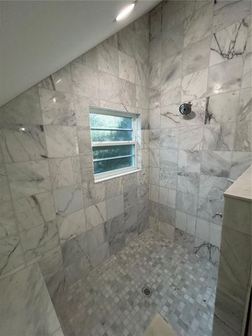 1027 NW 11TH AVENUE, Gainesville, FL 32601