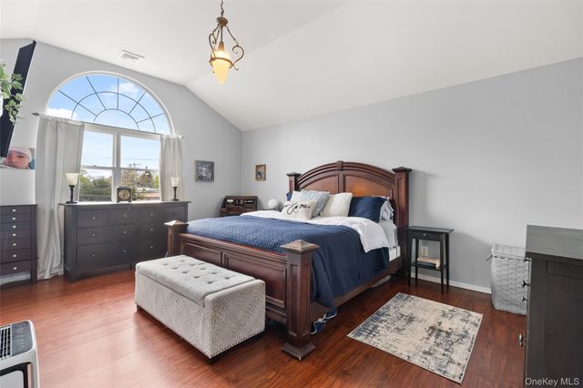 15 Adams Street E, East Islip, NY 11730