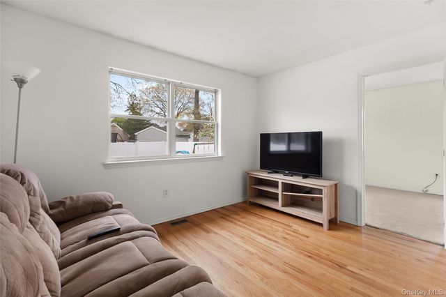 15 Adams Street E, East Islip, NY 11730