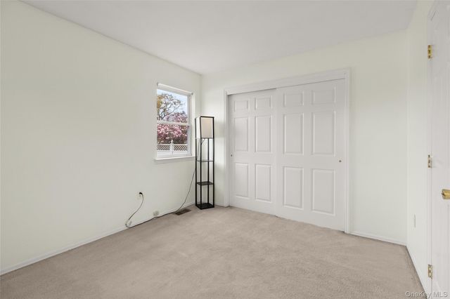 15 Adams Street E, East Islip, NY 11730