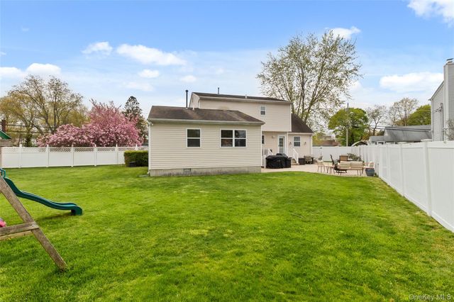 15 Adams Street E, East Islip, NY 11730