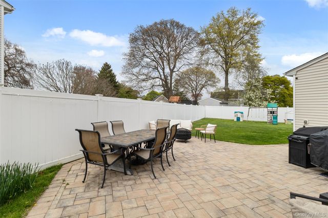 15 Adams Street E, East Islip, NY 11730