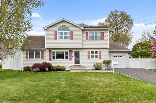 15 Adams Street E, East Islip, NY 11730