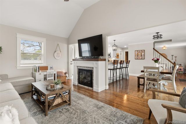15 Adams Street E, East Islip, NY 11730