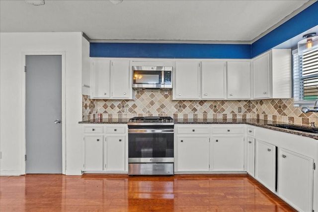 868 Bonita Street, Bayou Vista, TX 77563