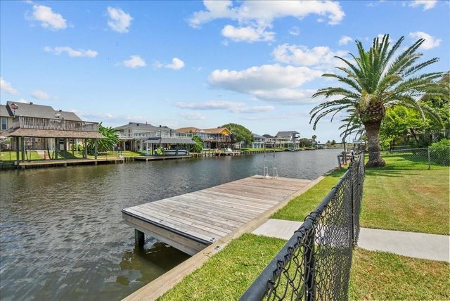 868 Bonita Street, Bayou Vista, TX 77563