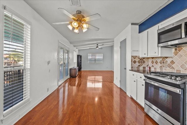 868 Bonita Street, Bayou Vista, TX 77563