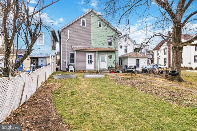 130 CHURCH AVE, Ephrata, PA 17522