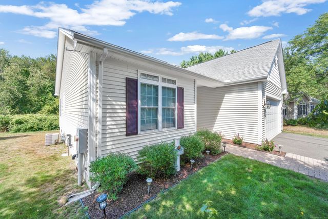 39 Quail Hollow 39, Enfield, CT 06082