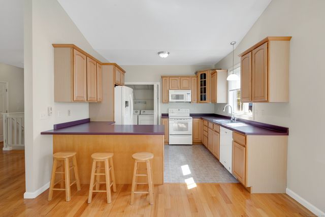 39 Quail Hollow 39, Enfield, CT 06082