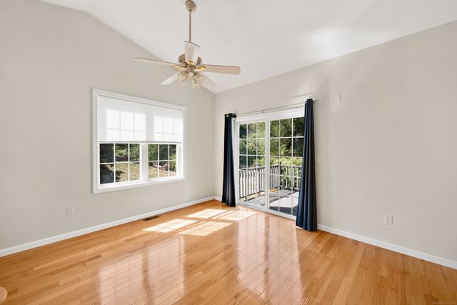 39 Quail Hollow 39, Enfield, CT 06082