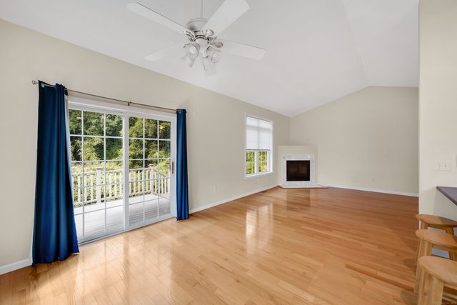 39 Quail Hollow 39, Enfield, CT 06082