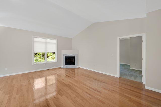 39 Quail Hollow 39, Enfield, CT 06082