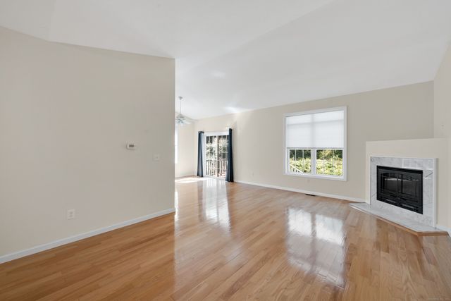 39 Quail Hollow 39, Enfield, CT 06082