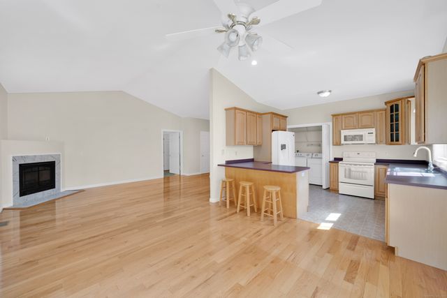 39 Quail Hollow 39, Enfield, CT 06082