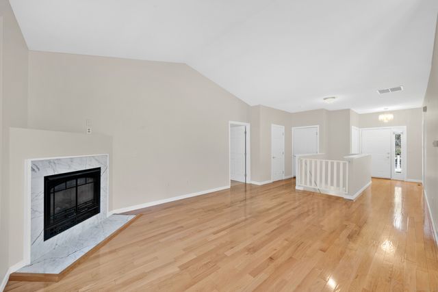 39 Quail Hollow 39, Enfield, CT 06082