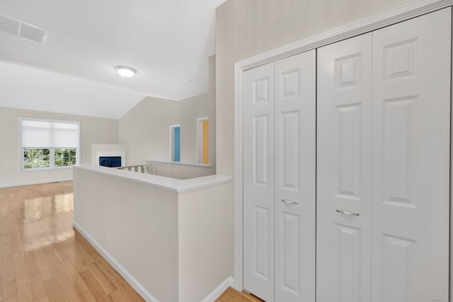 39 Quail Hollow 39, Enfield, CT 06082