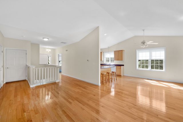 39 Quail Hollow 39, Enfield, CT 06082