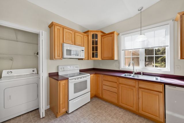 39 Quail Hollow 39, Enfield, CT 06082