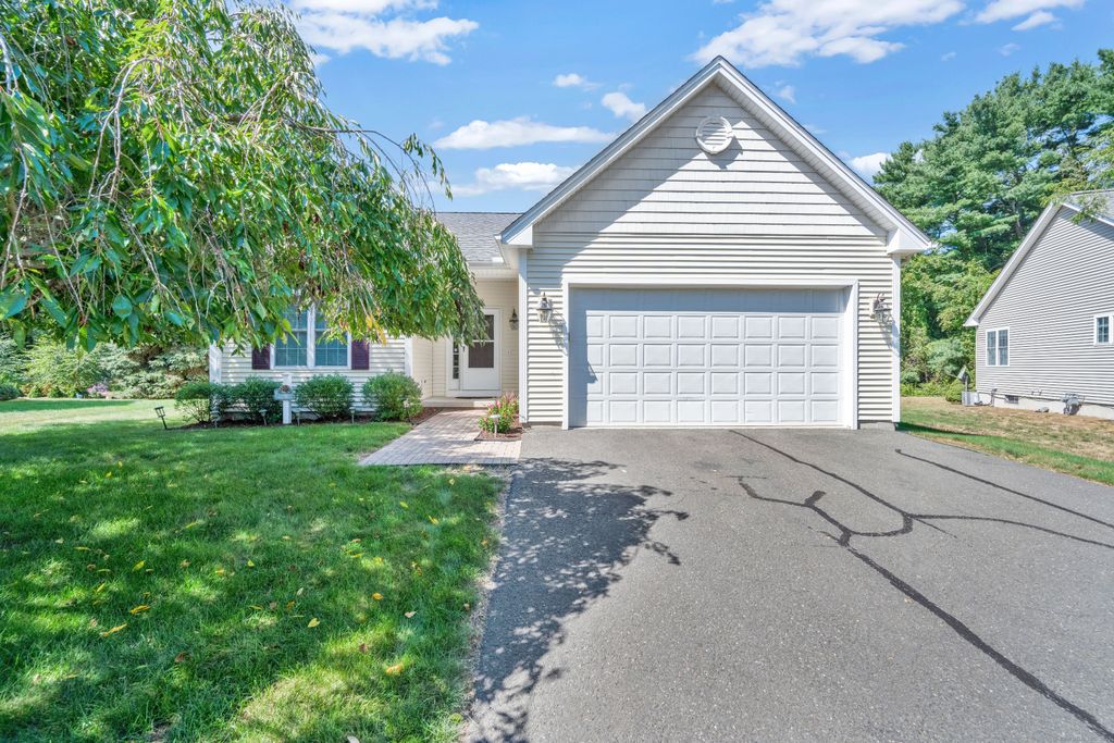 39 Quail Hollow 39, Enfield, CT 06082
